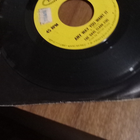 The Dave Clark five Epic 45 rpm &;Crying over you and Any way you want it vinyl - Picture 4 of 7